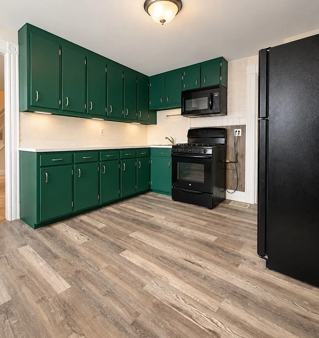 3 bed, 1.0 bath, 1100 sqft, $2,800 — Photo 3