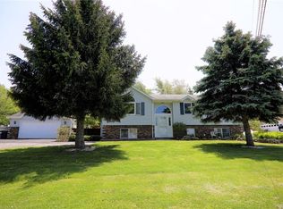 3408 Lower Mountain Rd, Sanborn, NY 14132