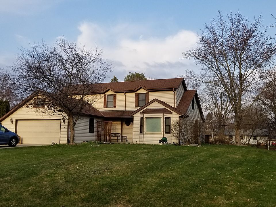 1st image of 8256 N 51st St
