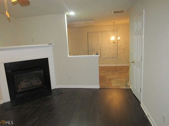 5th image of 211 London Dr