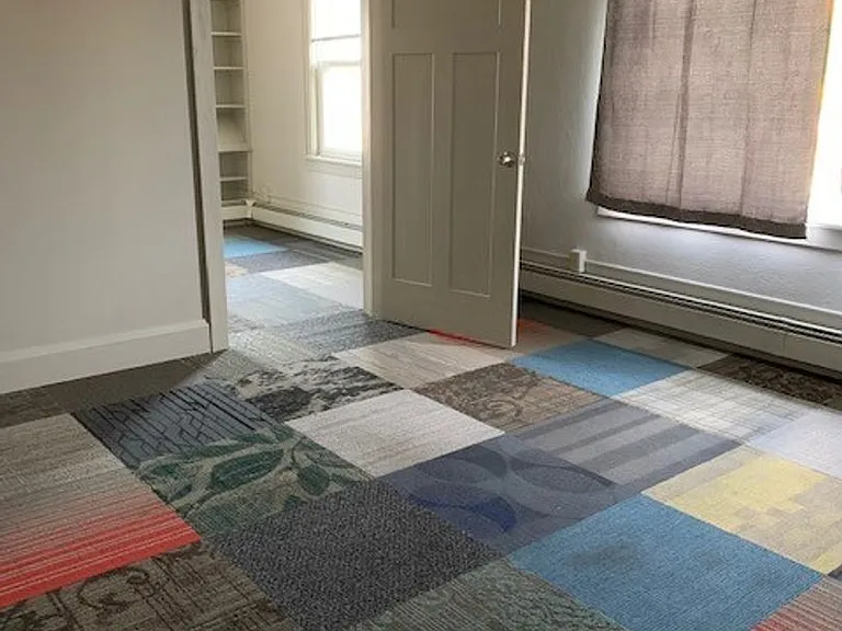 421 University Ave W — Photo 11