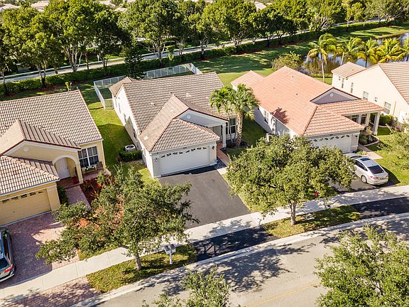 2nd image of 845 Sand Creek Cir