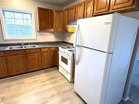 3rd image of 10118 Hall Ave #6