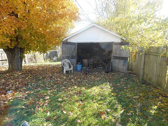 3rd image of 374 N Cedar St