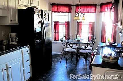 Eat-in kitchen