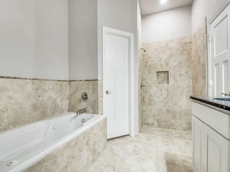 1004 Churchill Dr — Photo 21