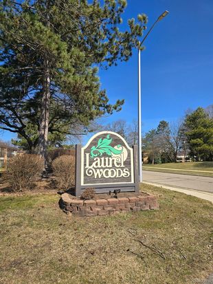 18007 University Park Dr, Livonia, MI 48152