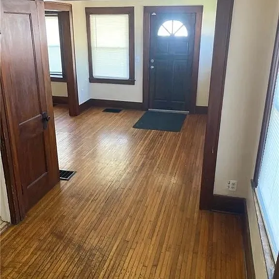 120 Pioneer St — Photo 2