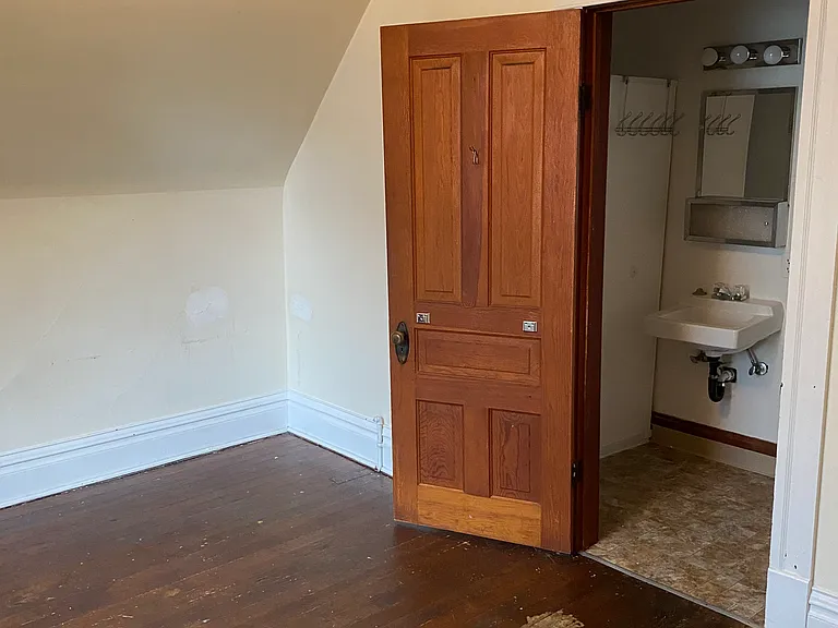 526 S 4th St W — Photo 10