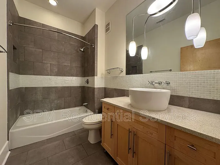 801 N 4th St #302 — Photo 13