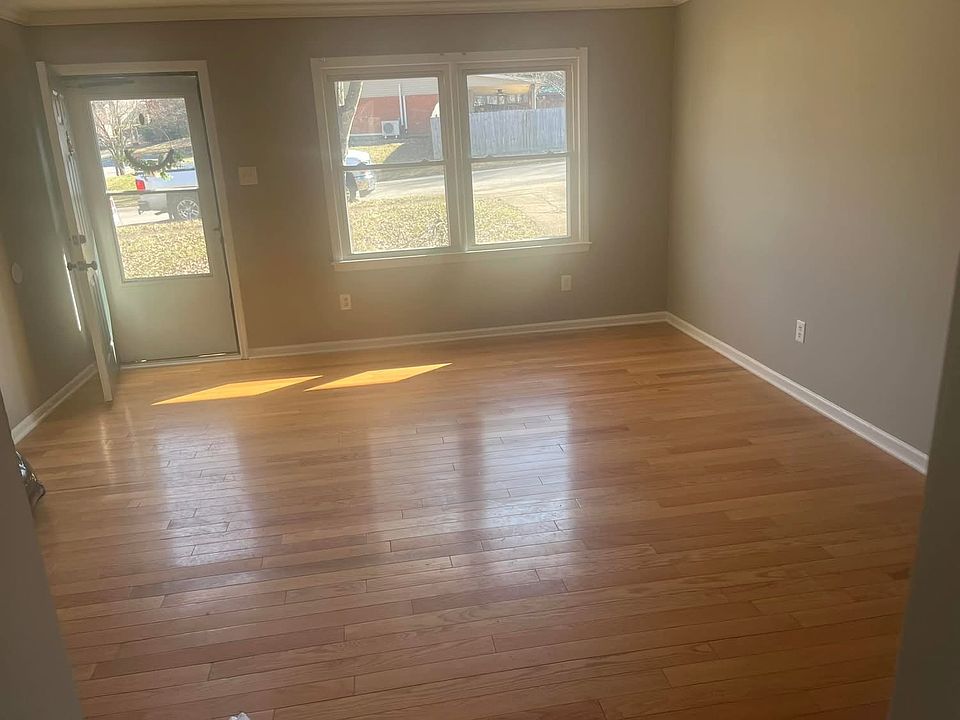 1st image of 2319 Redbud Ln