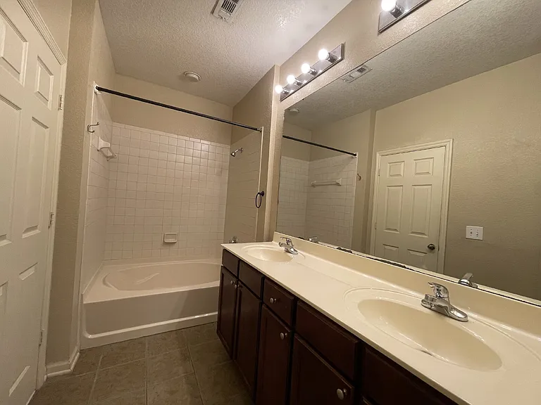 806 Baldwin Rowe Cir #1 — Photo 17