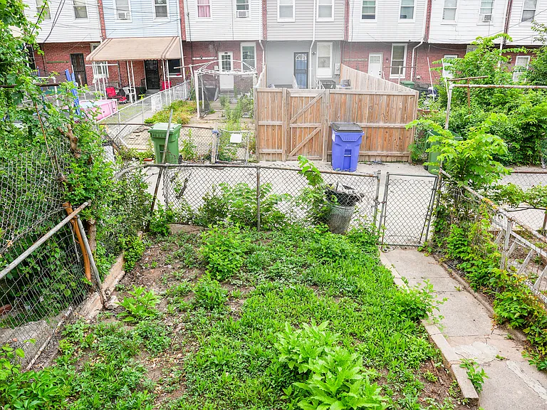 E Chase St — Photo 11