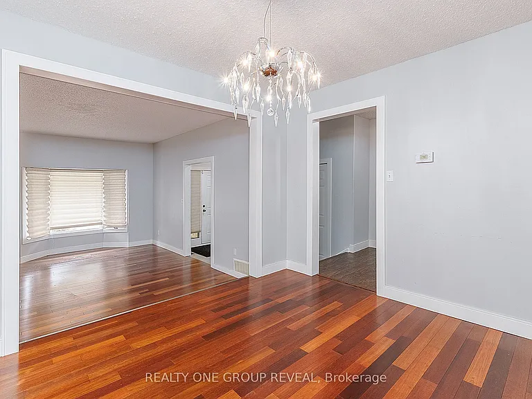 326 Prince Of Wales Dr — Photo 6