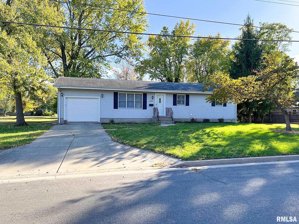 613 E Nicholas St, Carlinville, IL 62626 Zillow