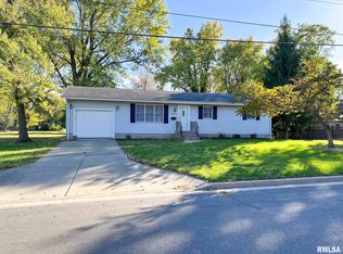 613 E Nicholas St, Carlinville, IL 62626