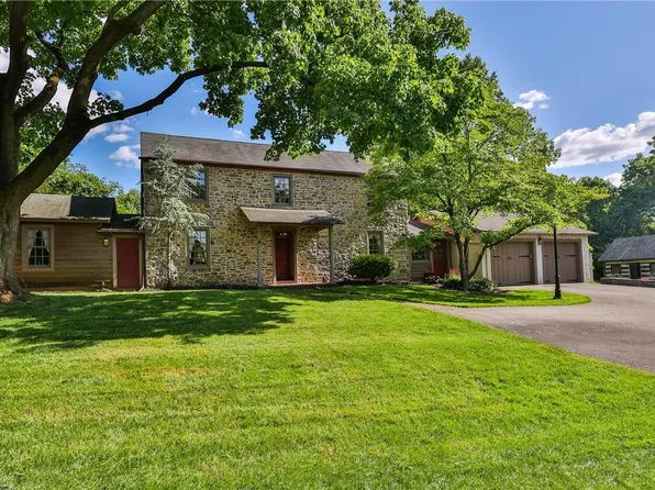 5682 N Walnut St, Macungie, PA 18062