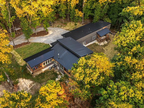 3rd image of 163 Sunset Ridge Dr