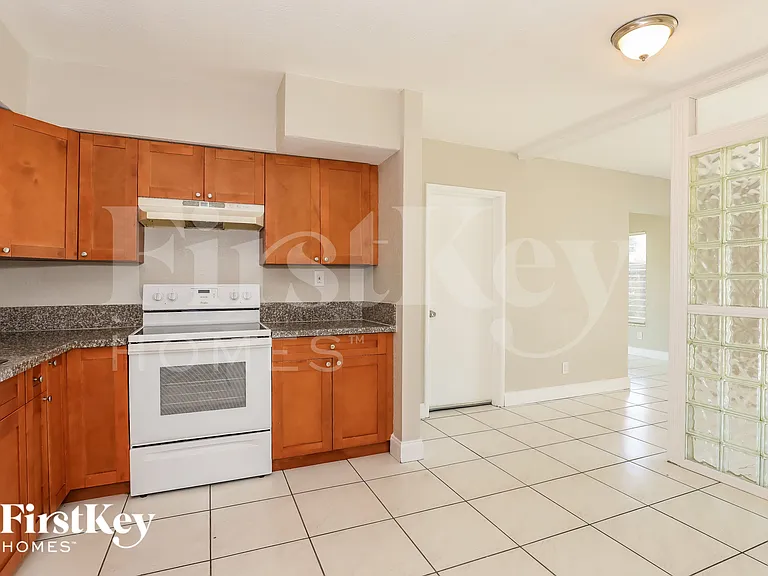 6487 SW 26th St — Photo 7
