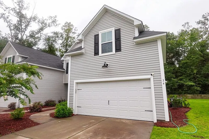 4 bed, 2.5 bath, 1865 sqft, $2,400 — Photo 3