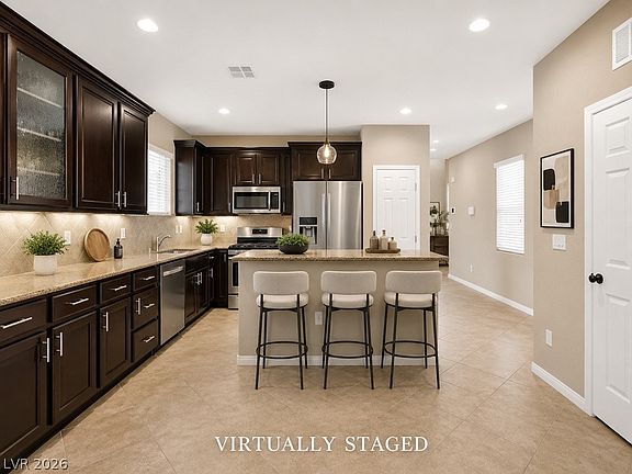3rd image of 3290 Venice Cove Ave