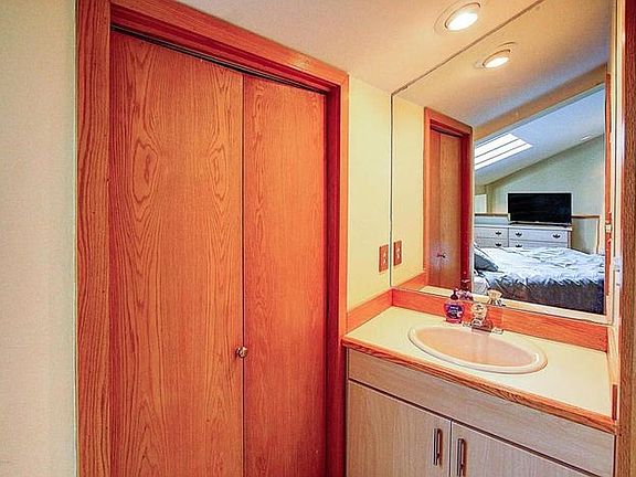 Loft bedroom bathroom
