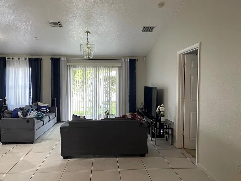 5852 Azalea Cir — Photo 2
