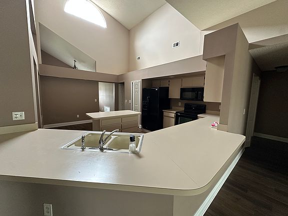 3rd image of 18409 Canary Ln