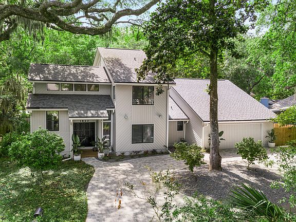 2nd image of 1840 Live Oak Ln