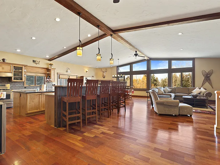 131 Erik Dr — Photo 4