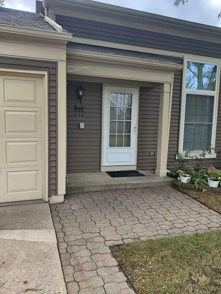 3 bed, 1120 sqft, $2,550 — Photo 2