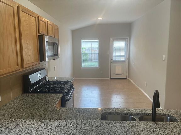 3rd image of 24507 Lakecrest Village Dr