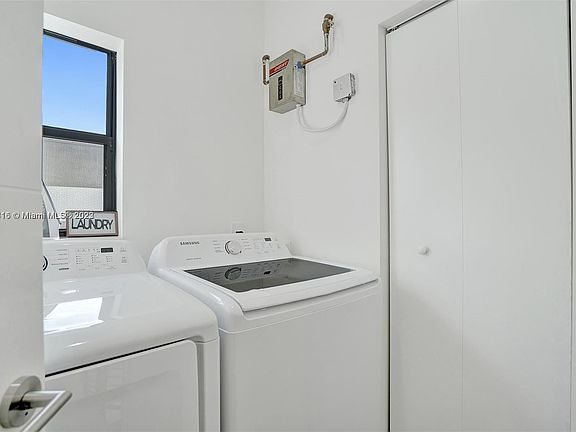 2nd image of 918 NW 4th Ave #4