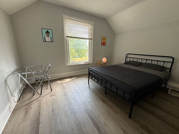 3rd image of 405 Carrier St NE #2