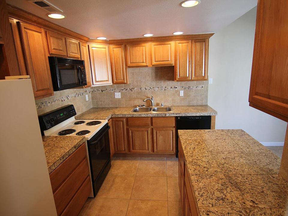 1st image of 526 Via De La Valle Unit I