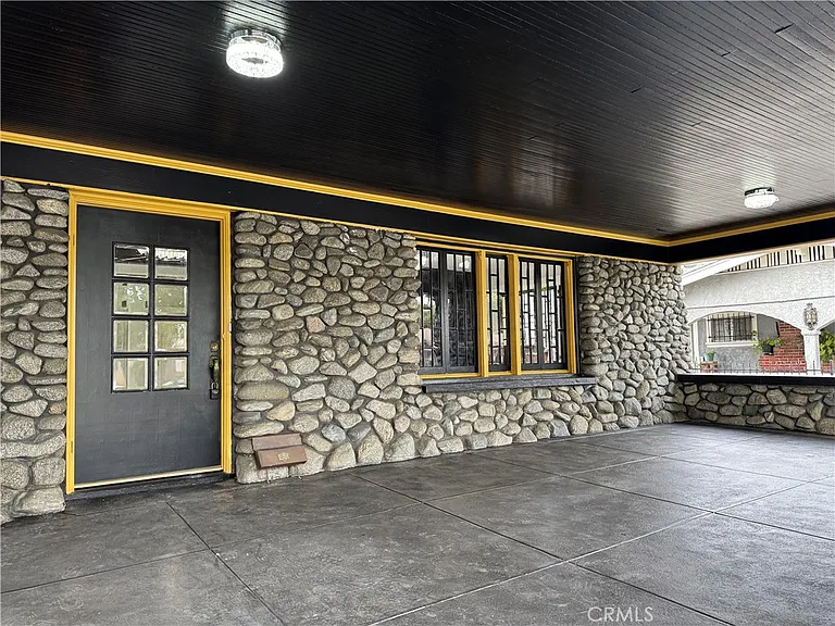 310 Alexander St — Photo 42
