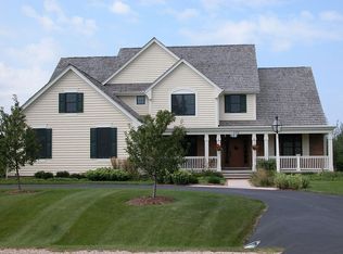 120 S Laurel Cir, Delafield, WI 53018