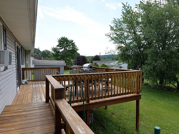4th image of 8 Oak Dr
