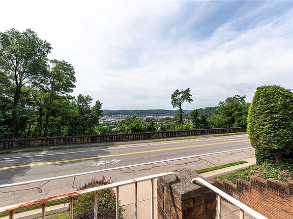 3rd image of 3018 Beechwood Blvd