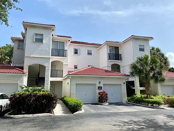 2nd image of 3115 NE 184th St APT 4202