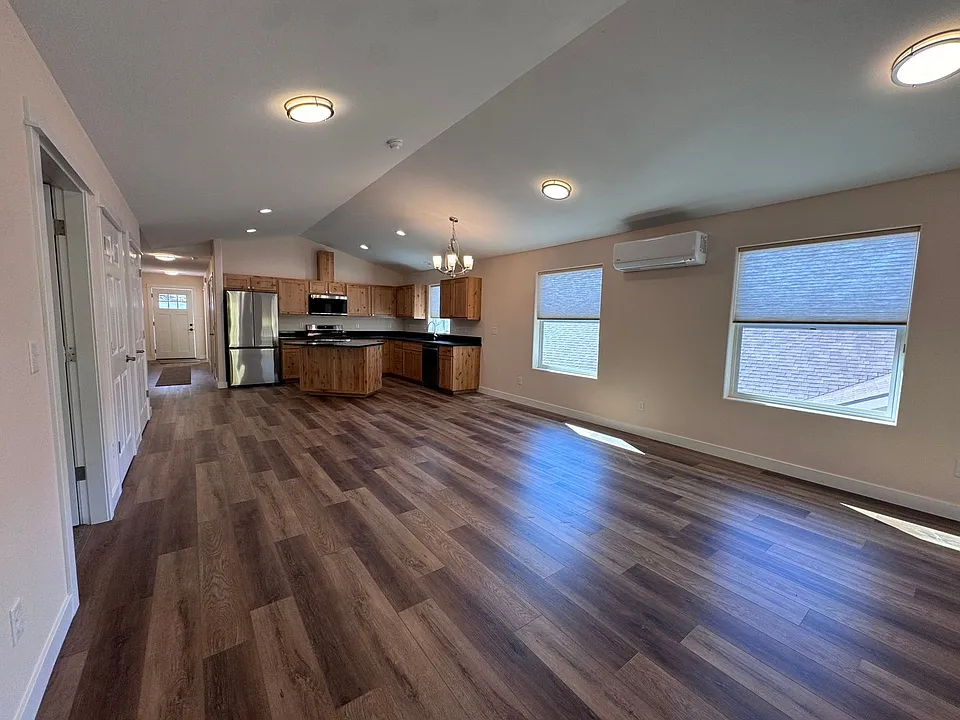 1710 NE Alameda Ave