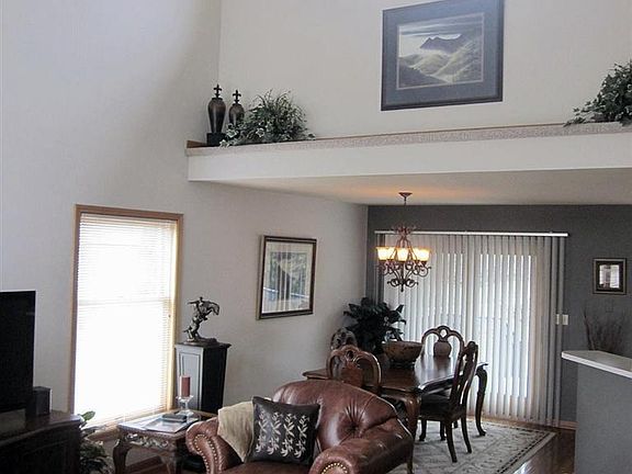5th image of 3826 Chimney Hill Dr