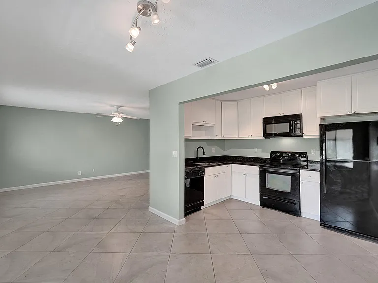 1250 Miami Rd #11 — Photo 13