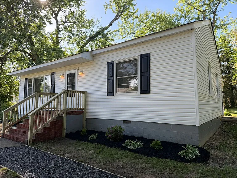 4838 Stanley Dr — Photo 2
