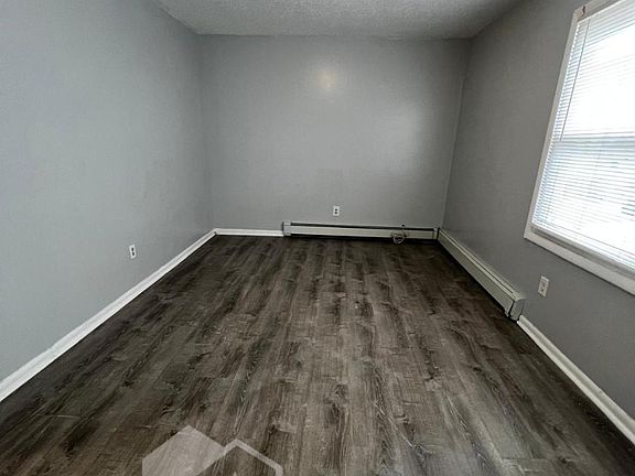 3rd image of 53 Winthrop St Floor 1