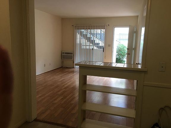 4th image of 122 S Buena Vista St #D