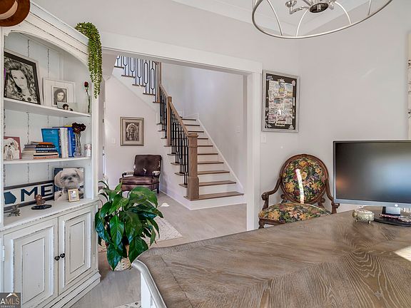 5th image of 564 Old Airport Rd