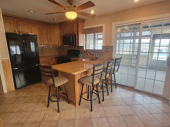 4th image of 130 Sandalwood Dr