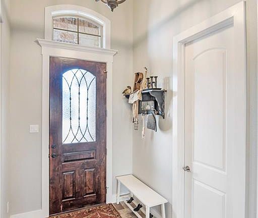 3rd image of 6 Lake Stone Ct