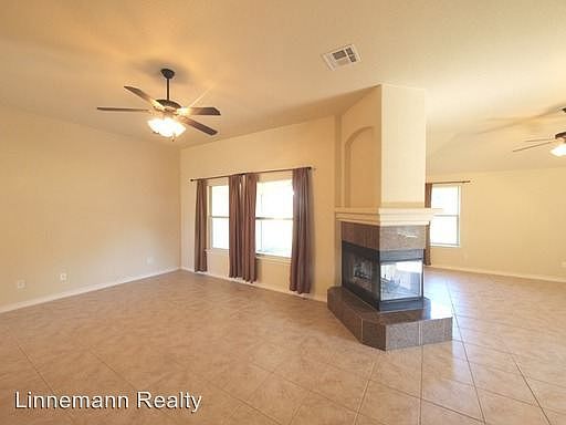 4th image of 409 Wrought Iron Dr